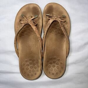 Vionic Bella II Sandals Size 6.5 Tan Flip Flops Bow Accent Thong Cork Comfort